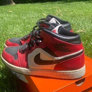 Jordan Sneakers in Red and Black. Chicago toe